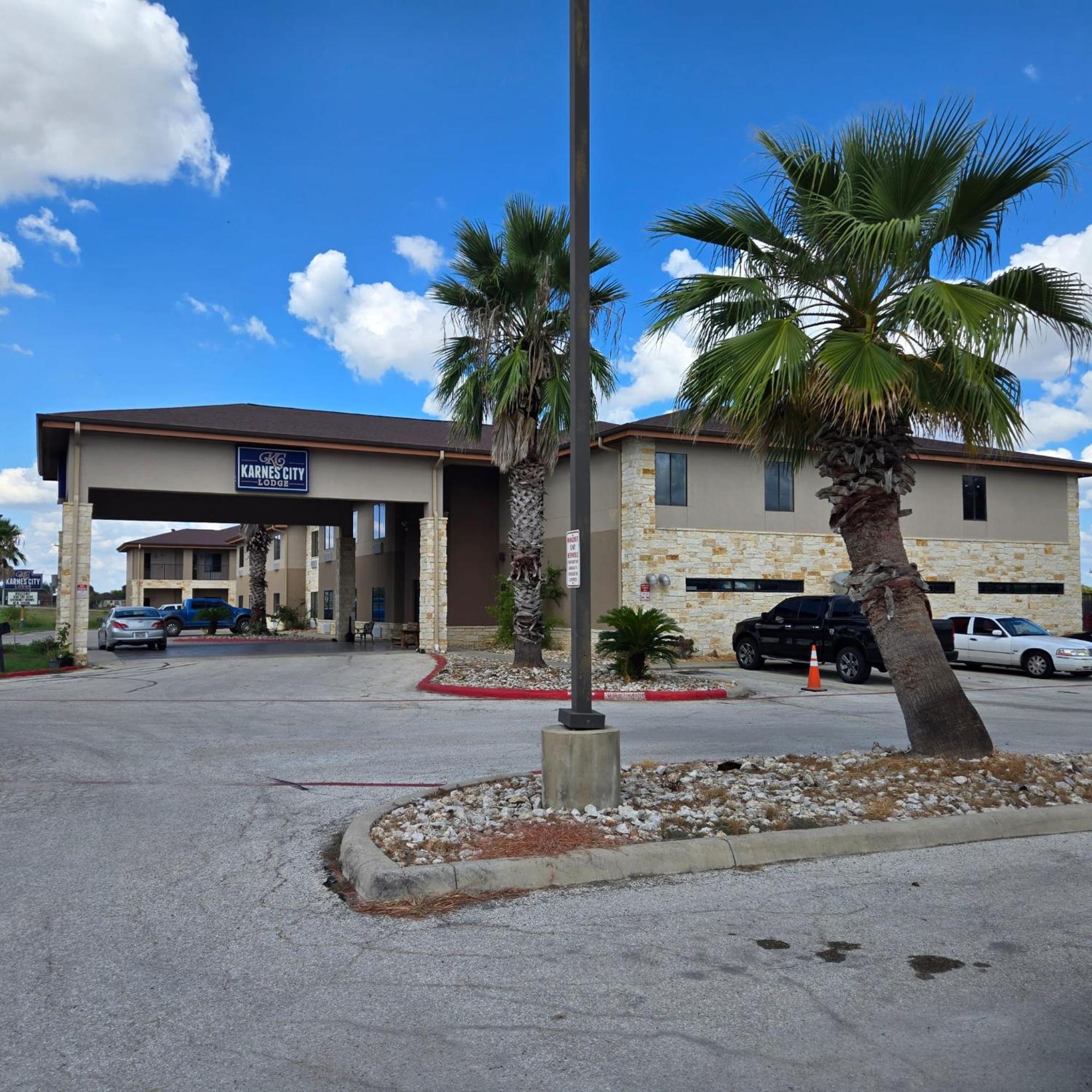 Karnes City Lodge ภายนอก รูปภาพ